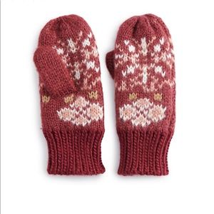 Sonoma Mitten with red and white pattern